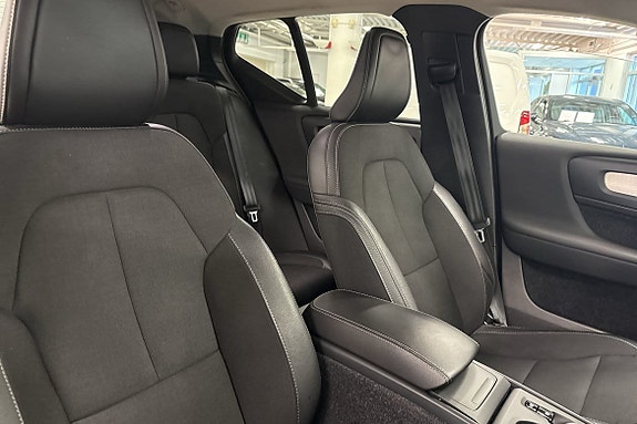 Volvo XC40 7 of 8