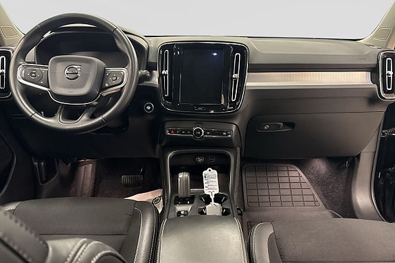 Volvo XC40 5 of 8