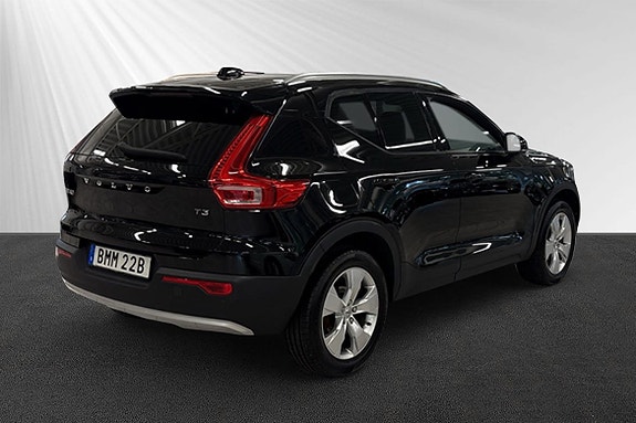 Volvo XC40 3 of 8