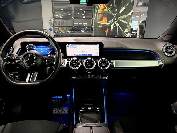 Mercedes-Benz GLB200 13 of 23