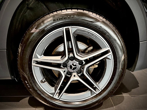 Mercedes-Benz GLB200 8 of 23