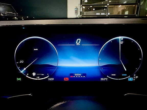 Mercedes-Benz GLB200 19 of 23