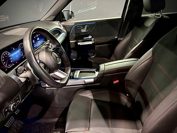 Mercedes-Benz GLB200 9 of 23