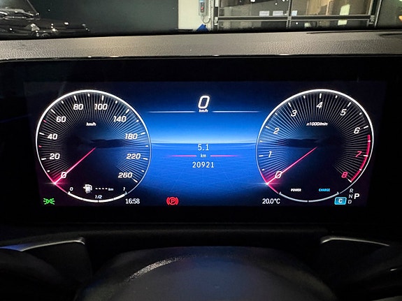 Mercedes-Benz GLB200 17 of 23