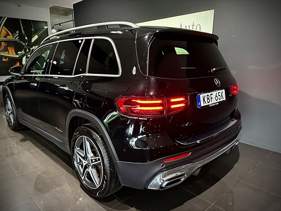 Mercedes-Benz GLB200 3 of 23
