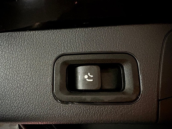 Mercedes-Benz GLB200 4 of 23