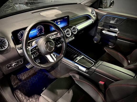Mercedes-Benz GLB200 11 of 23
