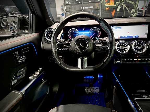 Mercedes-Benz GLB200 14 of 23