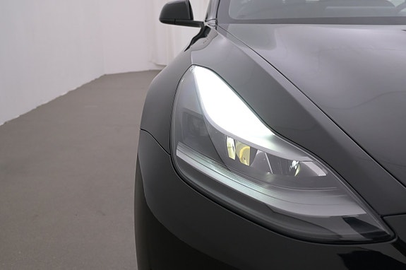 Tesla Model 3 25 of 27