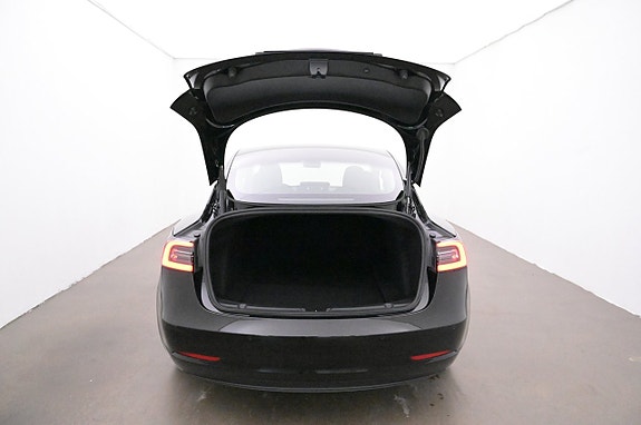 Tesla Model 3 21 of 27