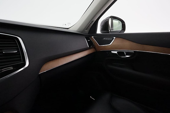 Volvo XC90 30 of 30