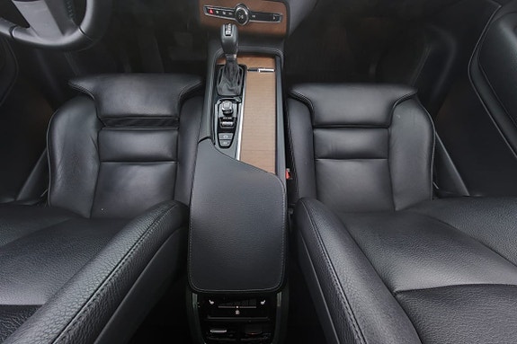 Volvo XC90 18 of 30