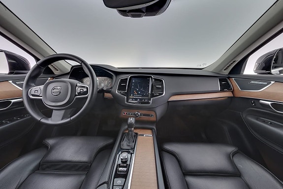 Volvo XC90 14 of 30