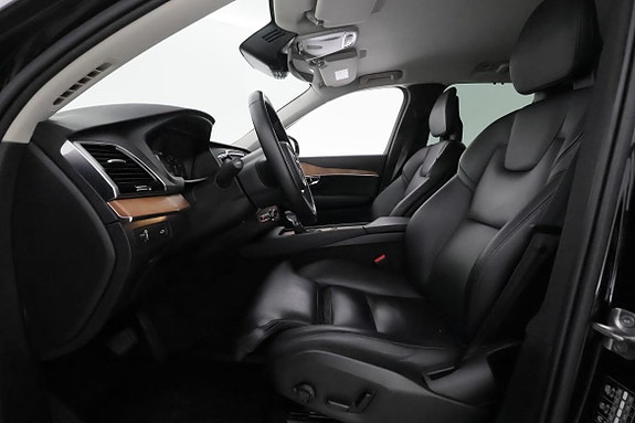 Volvo XC90 11 of 30