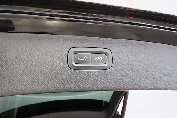 Volvo XC90 10 of 30