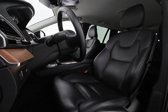 Volvo XC90 12 of 30