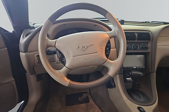 Ford Mustang 10 of 16