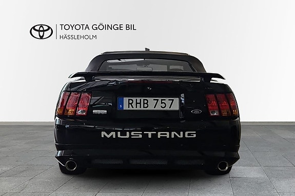 Ford Mustang 5 of 16