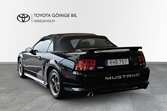 Ford Mustang 2 of 16