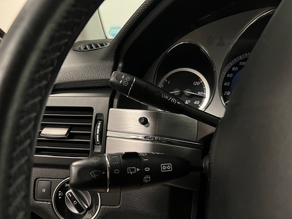 Mercedes-Benz GLK220 14 of 23
