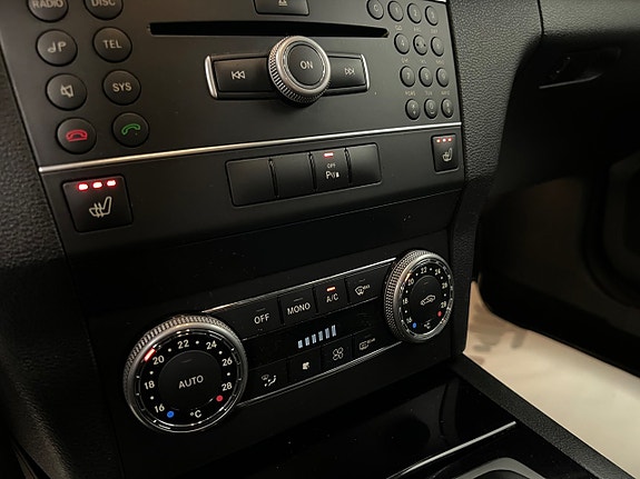 Mercedes-Benz GLK220 16 of 23