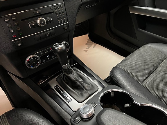 Mercedes-Benz GLK220 15 of 23