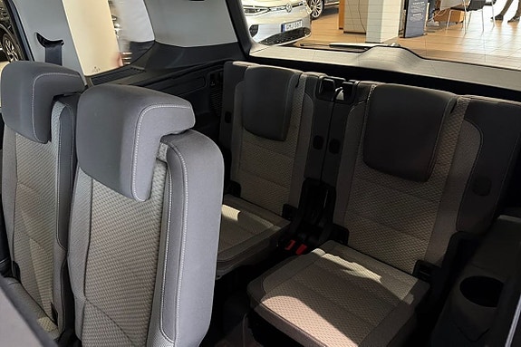 Volkswagen Touran 21 of 23