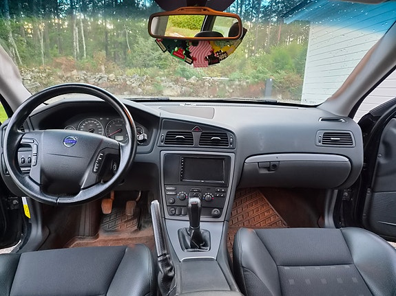 Volvo V70 3 of 6