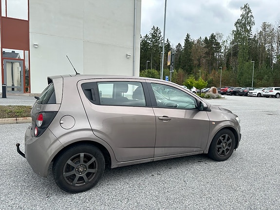 Chevrolet Aveo 5 of 16