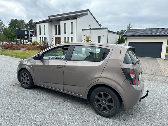 Chevrolet Aveo 14 of 16