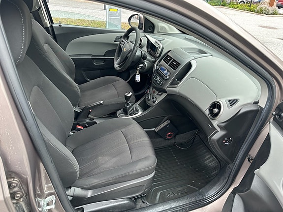 Chevrolet Aveo 4 of 16