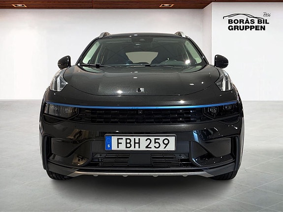 Lynk & Co 01 8 of 17