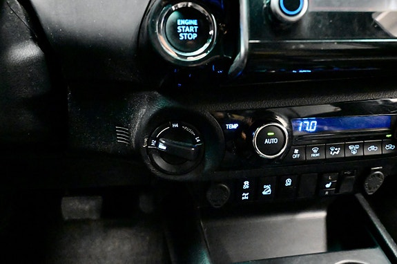 Toyota HiLux 20 of 26