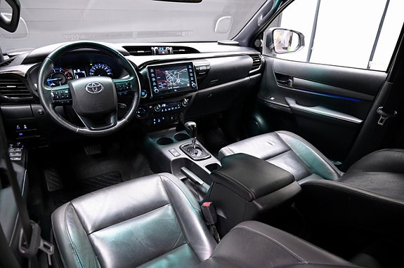 Toyota HiLux 11 of 26