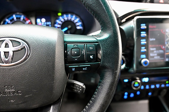 Toyota HiLux 15 of 26