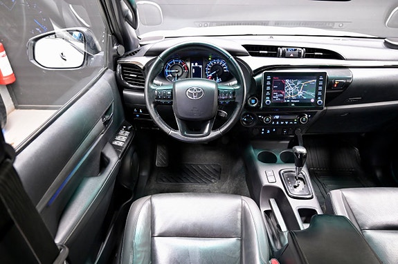 Toyota HiLux 13 of 26