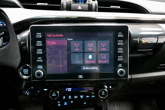 Toyota HiLux 24 of 26
