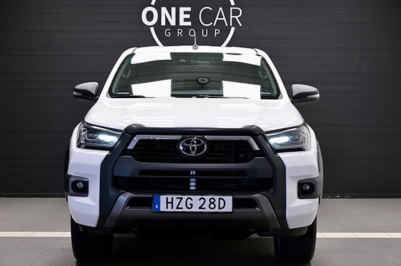 Toyota HiLux 2 of 26