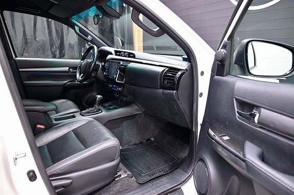 Toyota HiLux 9 of 26