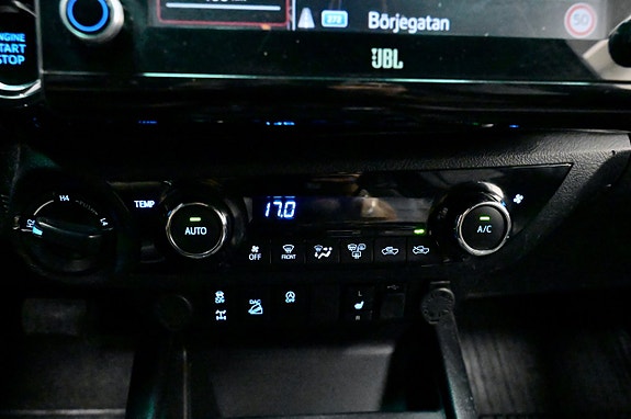 Toyota HiLux 21 of 26