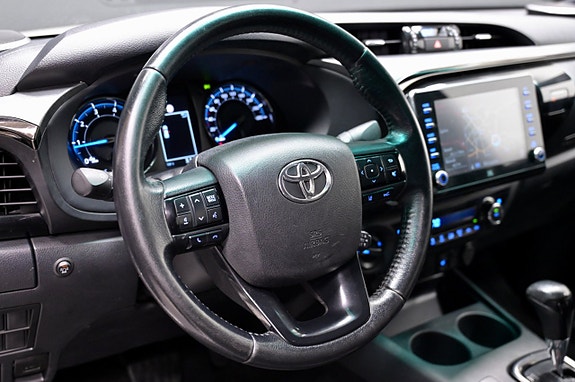 Toyota HiLux 14 of 26