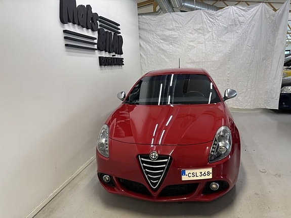 Alfa Romeo Giulietta 2 of 9