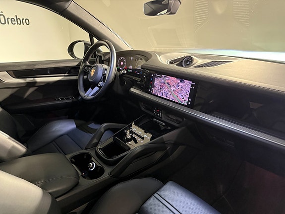Porsche Cayenne 13 of 16