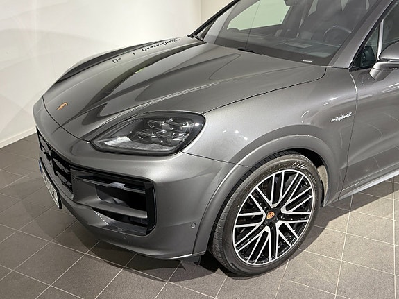 Porsche Cayenne 7 of 16