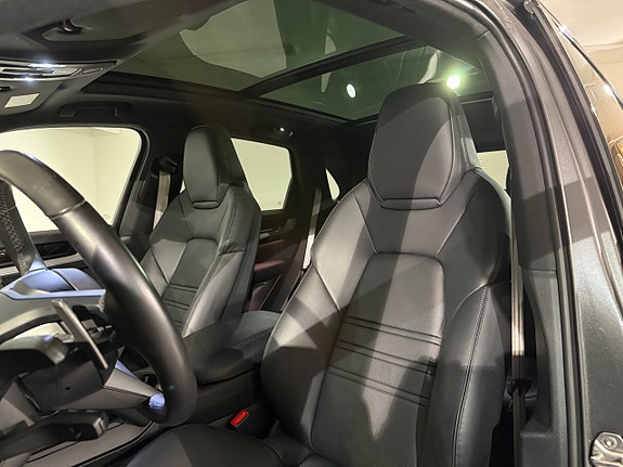 Porsche Cayenne 12 of 16