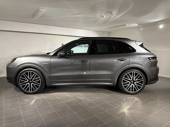 Porsche Cayenne 5 of 16