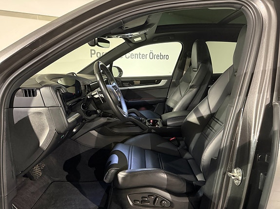 Porsche Cayenne 10 of 16