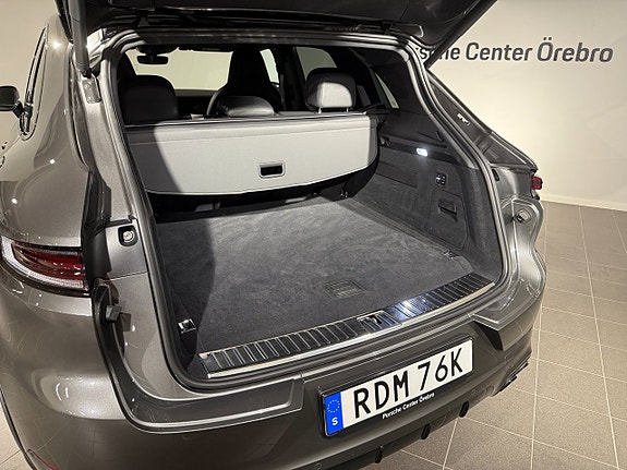Porsche Cayenne 8 of 16