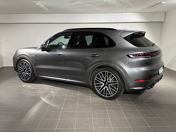 Porsche Cayenne 2 of 16