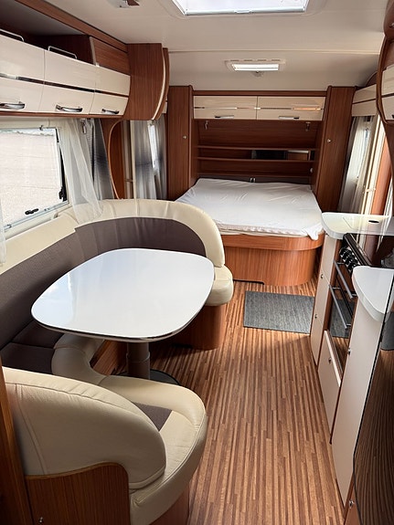 Adria Alpina 660 PT ALDE / Förtält / Queenbed / 3 våningssängar 18 of 22